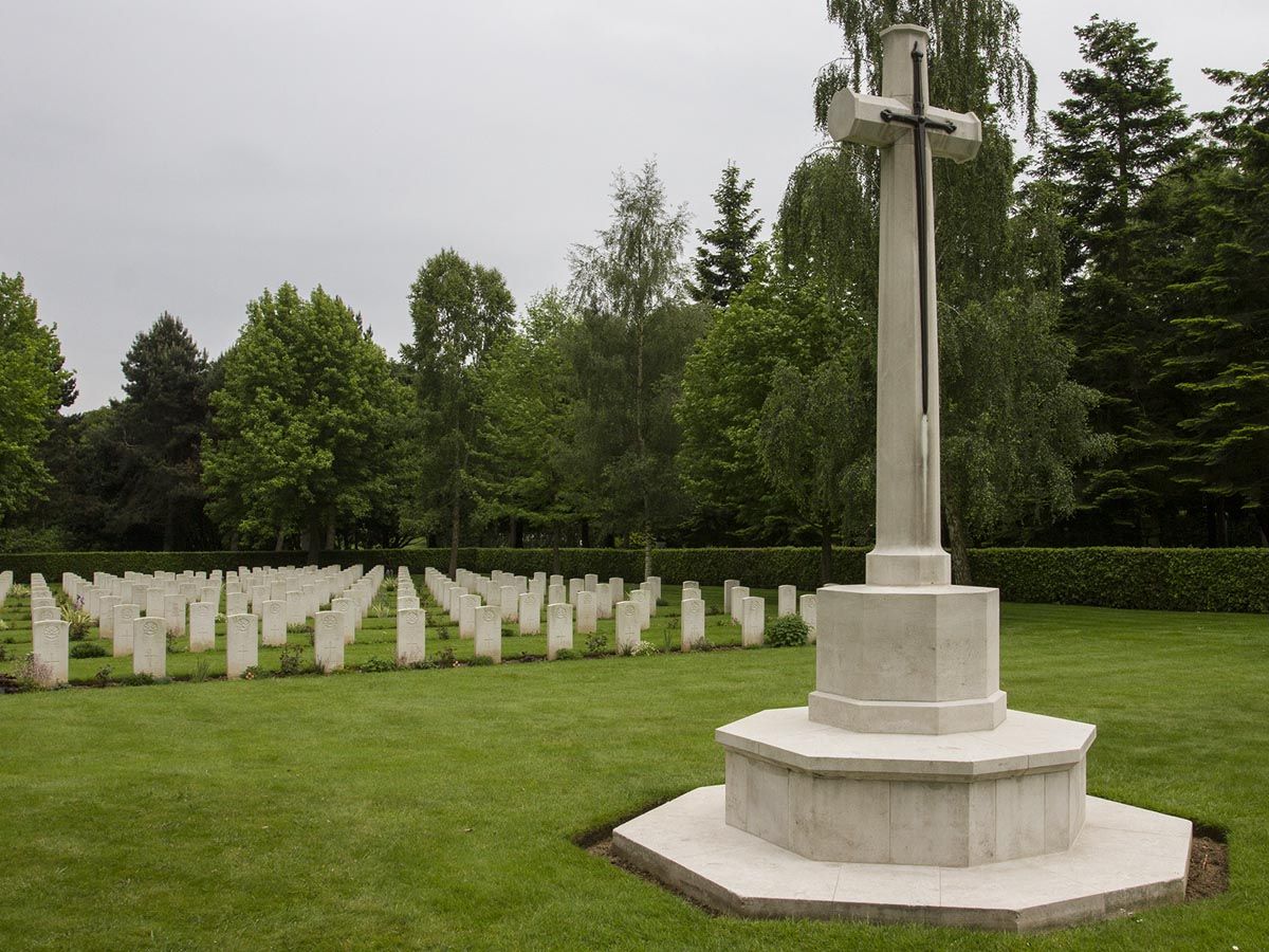 Cambes-en-Plaine War Cemetery Travel Guide