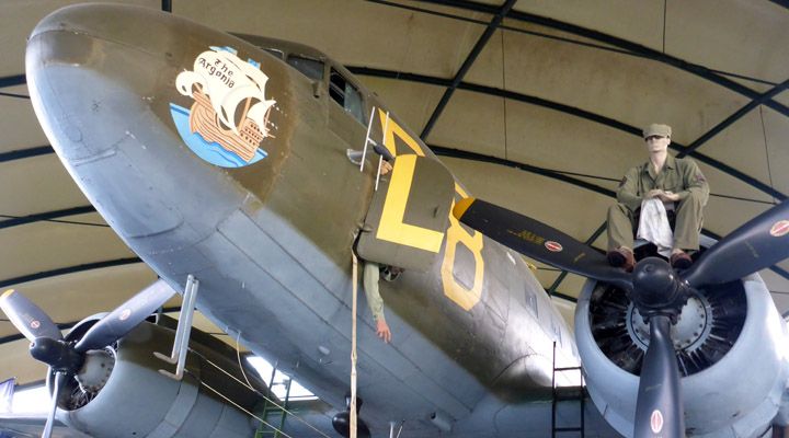 Douglas C-47 Skytrain 42-100825 "Argonia"