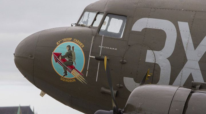Douglas C-47 Skytrain 42-100882 "Drag 'em Oot"