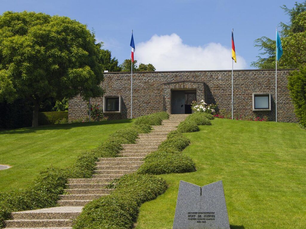 Mont-de-Huisnes German War Cemetery Travel Guide