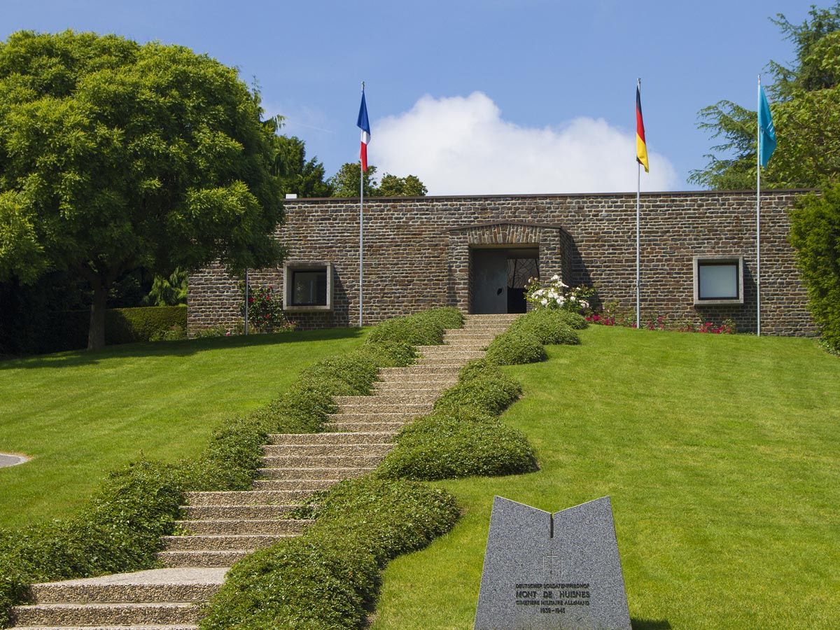 Mont-de-Huisnes German War Cemetery Travel Guide